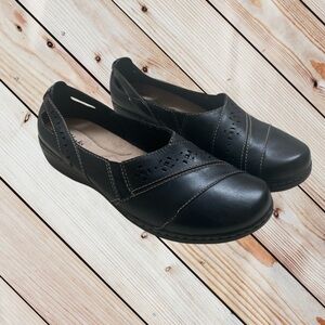 Clark’s size 11W Evianna Fig Black Leather loafers